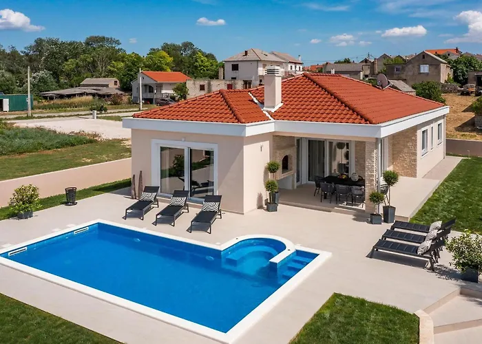 Eleni Vikendica Ljubac (Zadar)